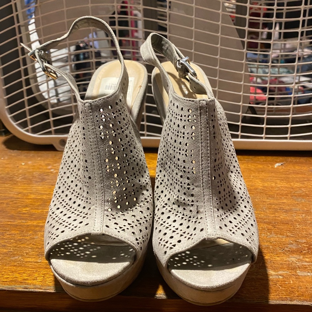 Women’s Chinese laundry wedges size 8